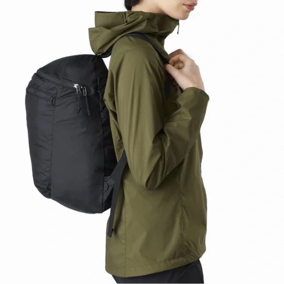Arc’teryx Index 15 Backpack in Black - Picture 11 of 11